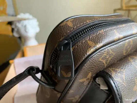 Wearable VUITTON LOUIS Christopher Wallet 0419